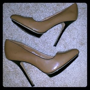Jessica Simpson pumps